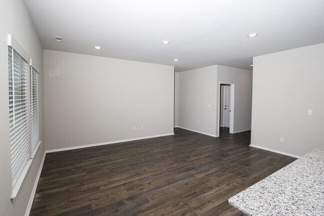 Foto del edificio - Beautiful new build ready for you!