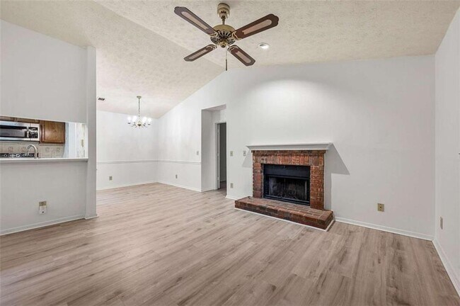Foto del edificio - 1306 McClelen Way