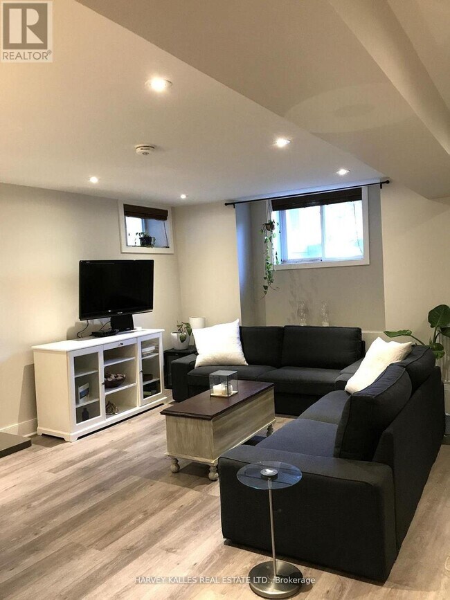 Photo du bâtiment - 99 Braemar Ave