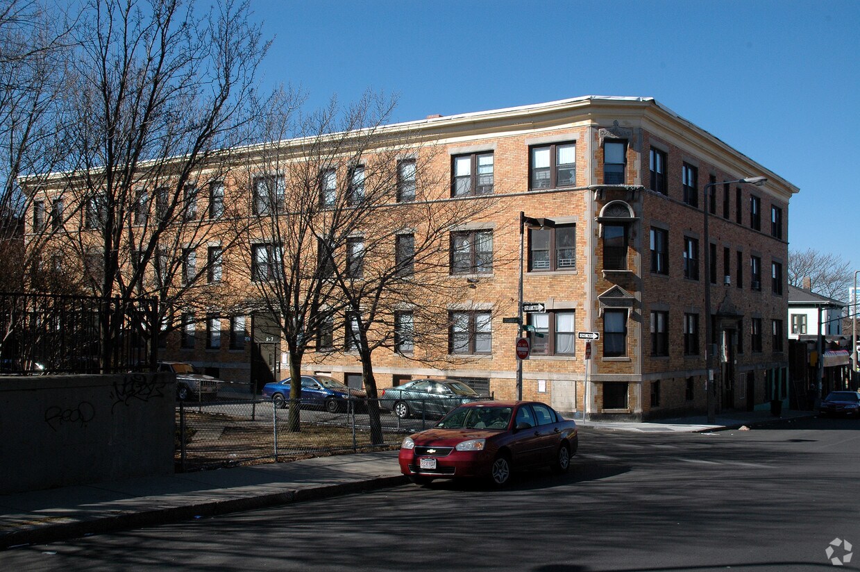 Jackson Commons Apartments in Roxbury, MA