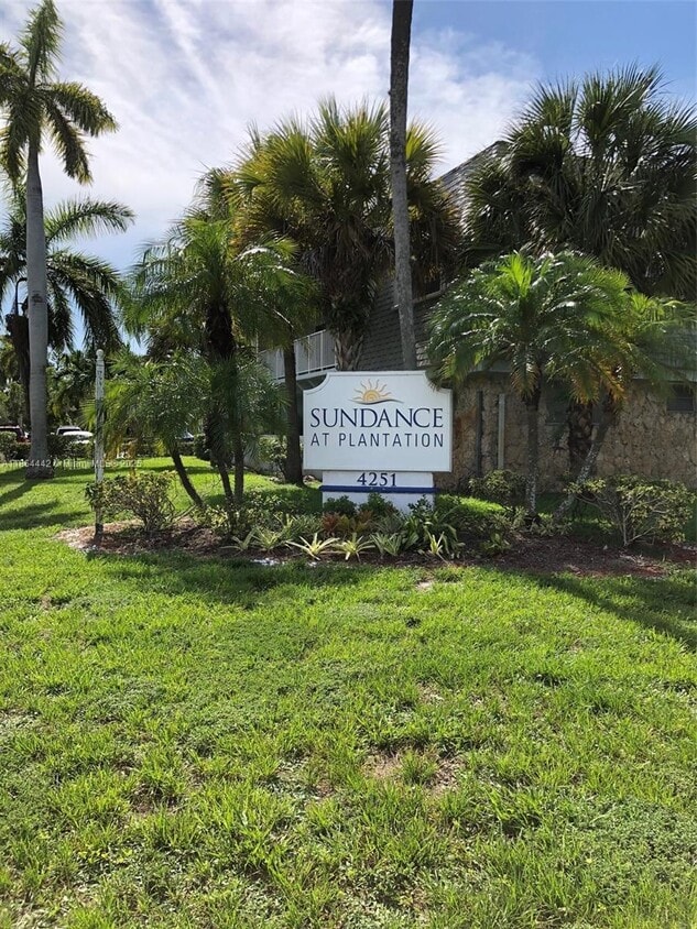 Foto principal - 4251 NW 5th St