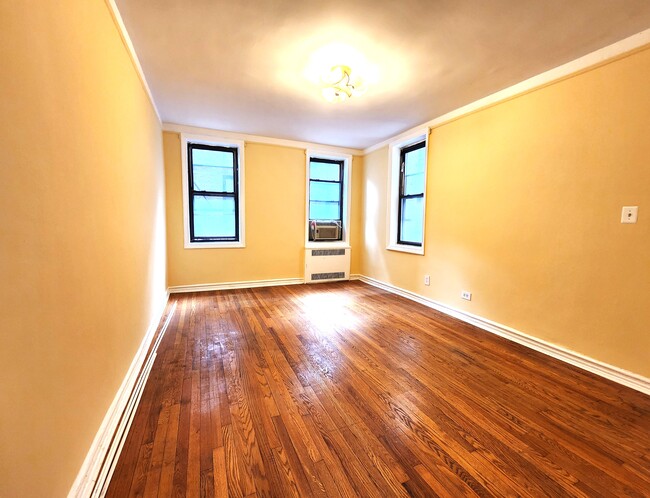 Bedroom - 10 Avenue P
