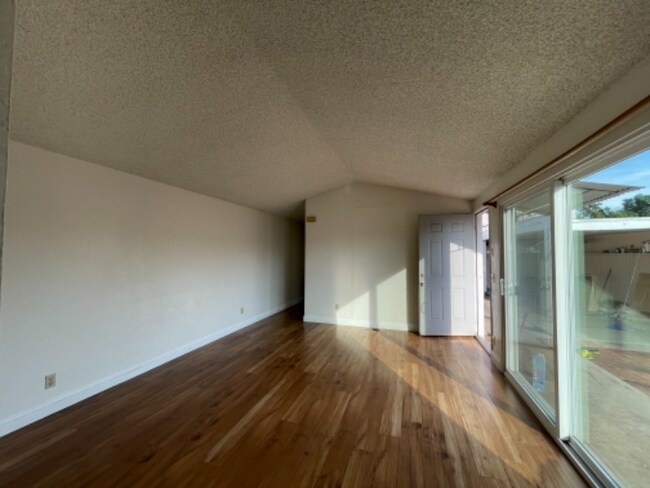 Building Photo - 1409 Spring Tree Ln