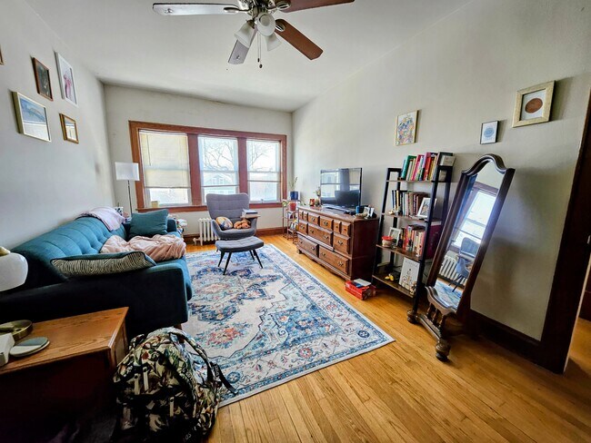 Foto del edificio - 1013 E Center St