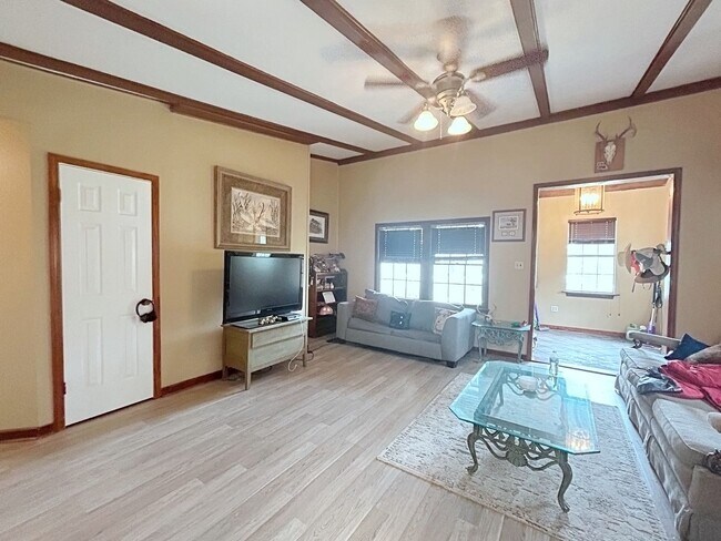 Building Photo - 1 Bedroom in Capital Heights available Aug...