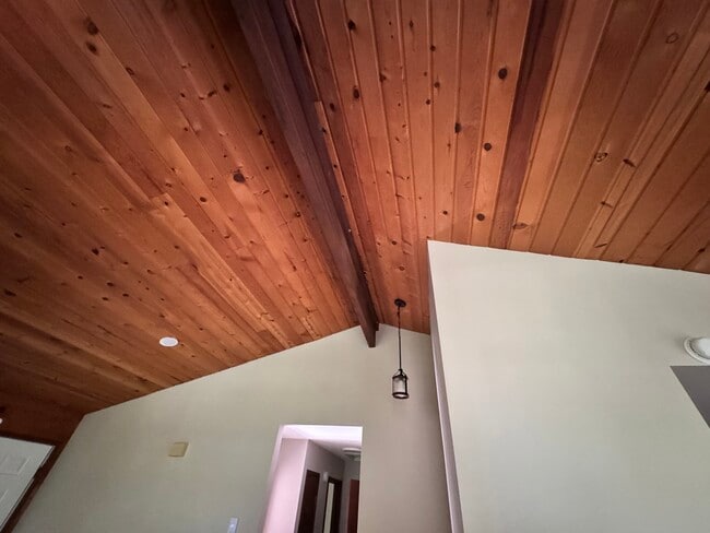 Vaulted Ceiling#1 - 21440 NE Union Hill Rd