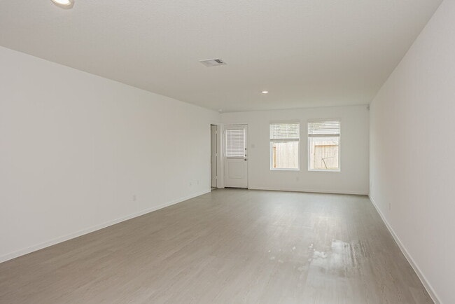 Building Photo - 621 Craven St