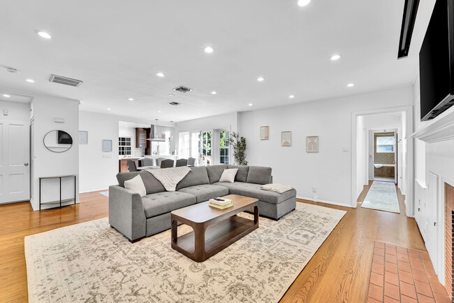 Building Photo - 11326 Bolas St