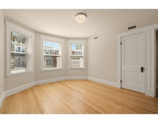 Building Photo - 15 Thelma Rd