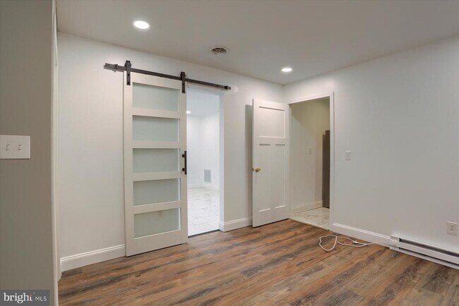 Foto del edificio - 7725 Farmdale Ave