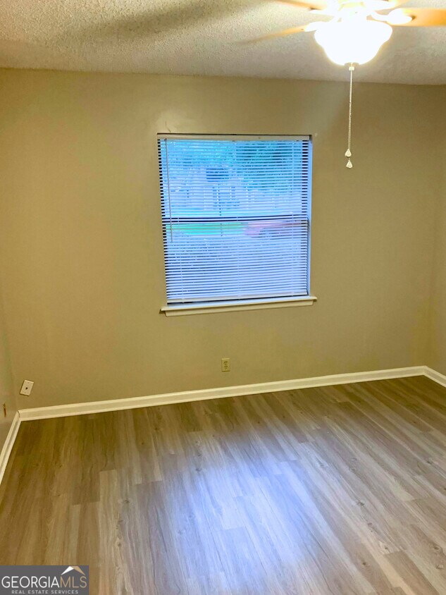 Building Photo - 416 Sunnyside Dr
