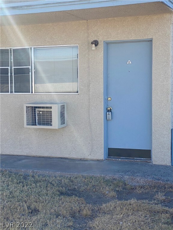 Primary Photo - 43 E Basic Rd