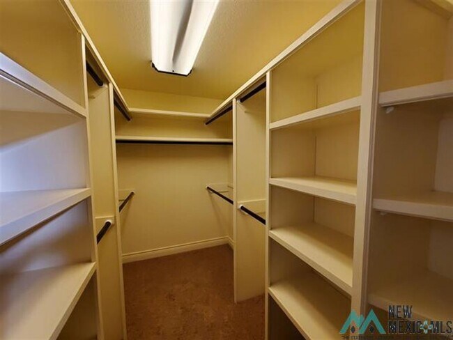 Building Photo - Beautiful 4 bedroom, 3 bath home for rent