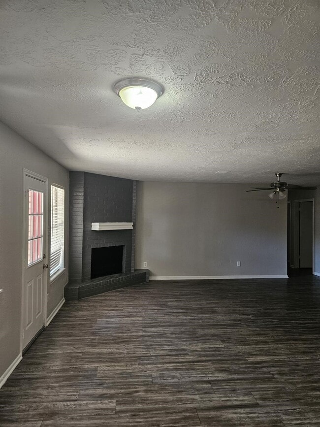 Building Photo - 2 Ollerton Ln