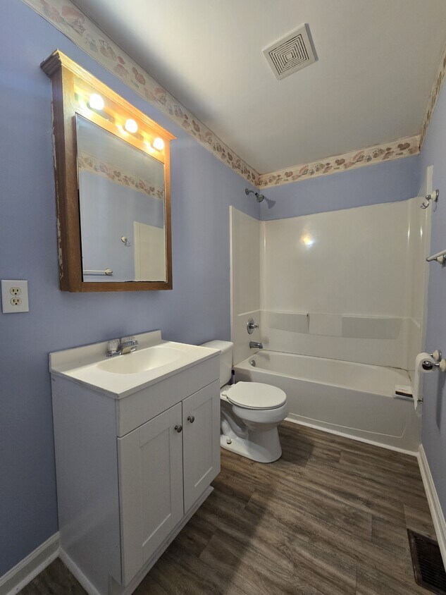 Building Photo - 1645 White Dr