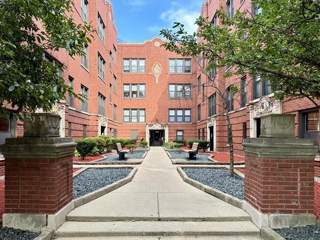 Building Photo - 3517 N Racine Ave