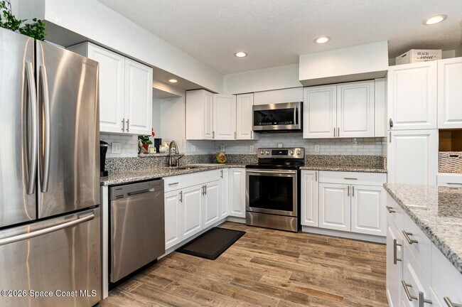 Foto del edificio - 1052 Pine Tree Dr