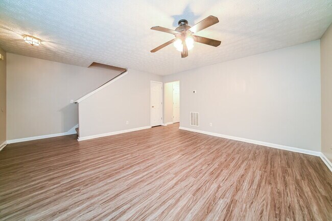 Foto del edificio - 1351 Hollenbeck Ln