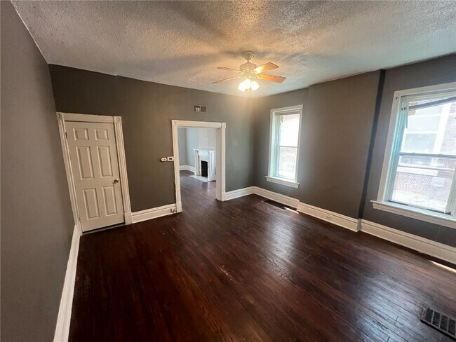 Building Photo - 3137 Chippewa St