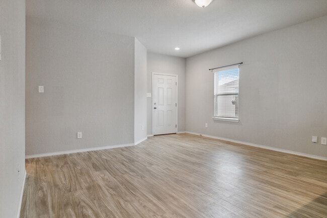 Building Photo - 3305 Ridge Pl
