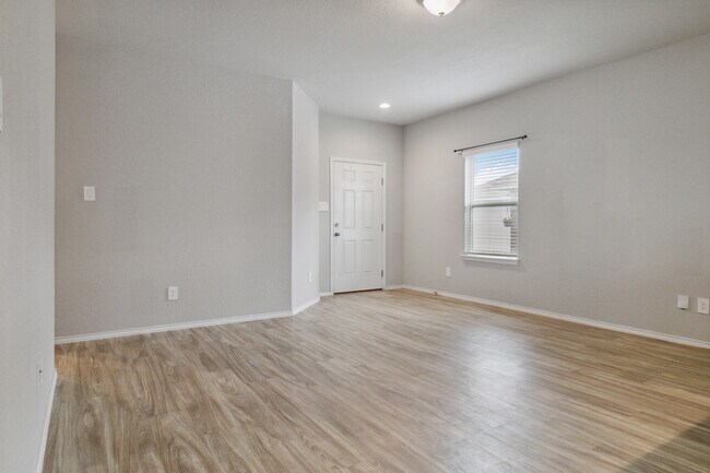 Foto del edificio - 3305 Ridge Pl