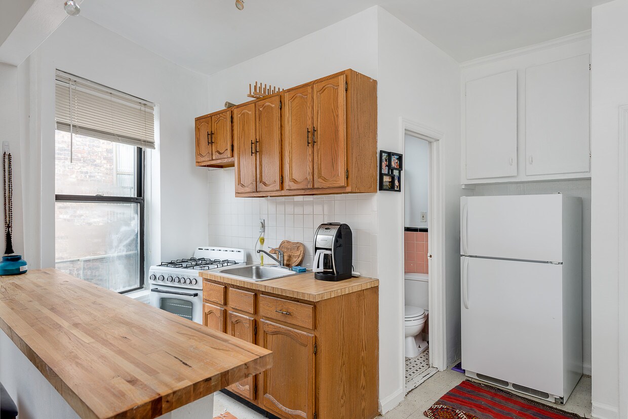 Building Photo - 203 W 103rd St