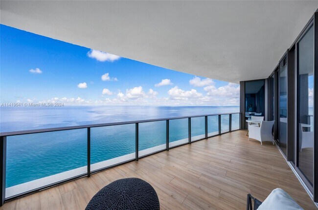 Building Photo - 15701 Collins Ave