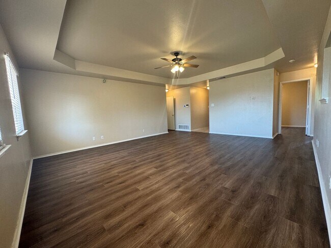 Building Photo - 360 Virtual Tour Available