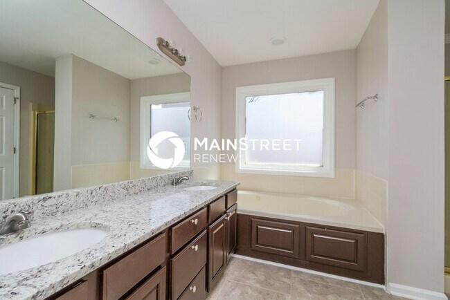 Building Photo - 4 Bedroom Pet-Friendly Home in Antioch, TN with Main Street Renewal