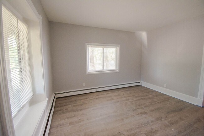 Foto del edificio - 836 S Newton Ave