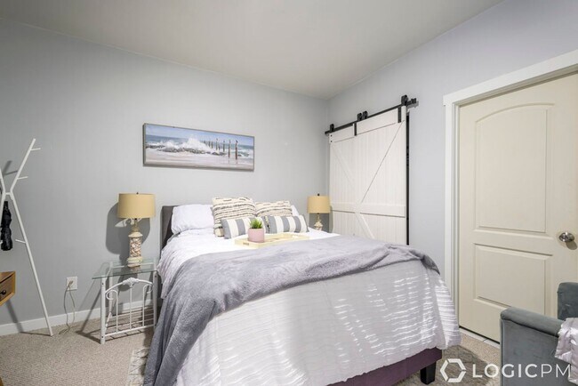 Building Photo - Stunning Townhome In Excellent Daybreak Lo...