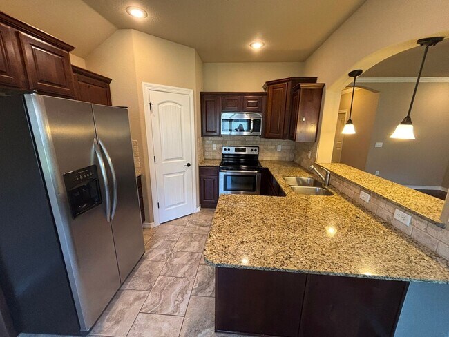 Foto del edificio - **COMING MID-JUNE**  Stunning 3-Bedroom, 2-Bathroom Single Family Home in Fayetteville!