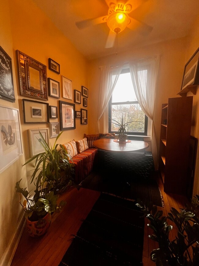 Foto del edificio - 4007 Connecticut Ave NW