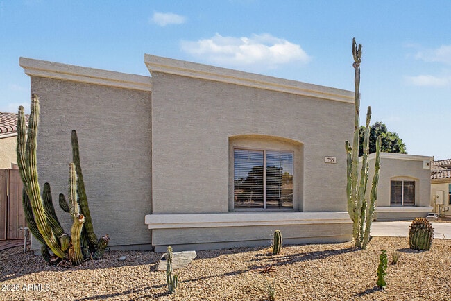 Building Photo - 765 W Ebony Way