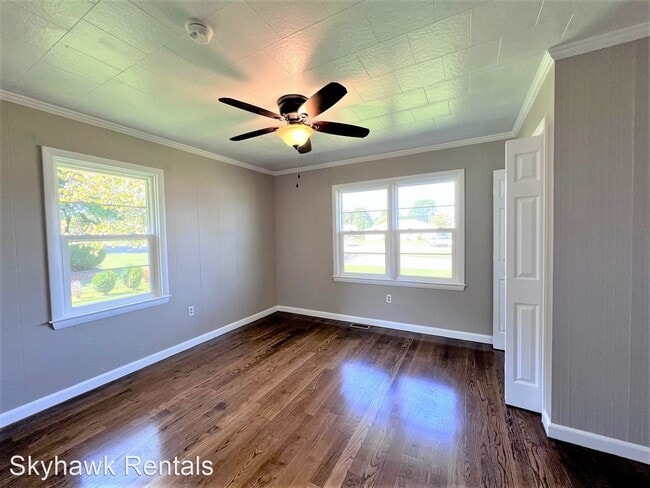 Building Photo - 3 br, 1 bath House - 1309 S. Sunswept Dr.