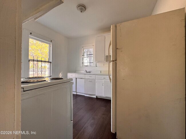 Foto del edificio - 3728 Silver St