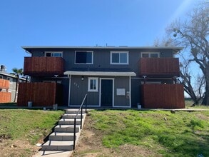 Building Photo - 835 Lakeside Dr
