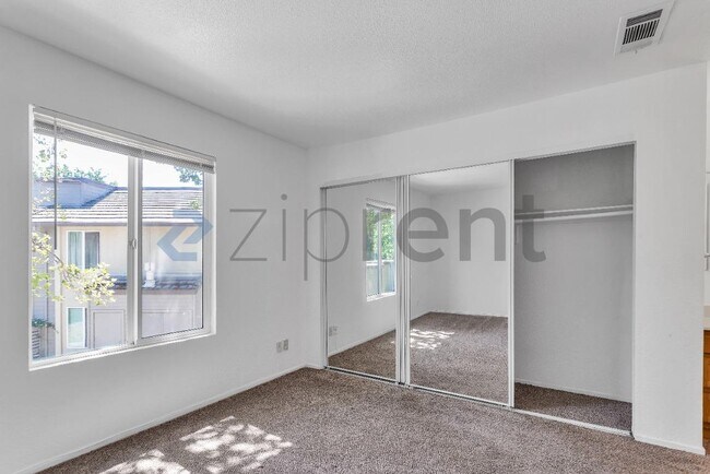 Foto del edificio - Unit 241