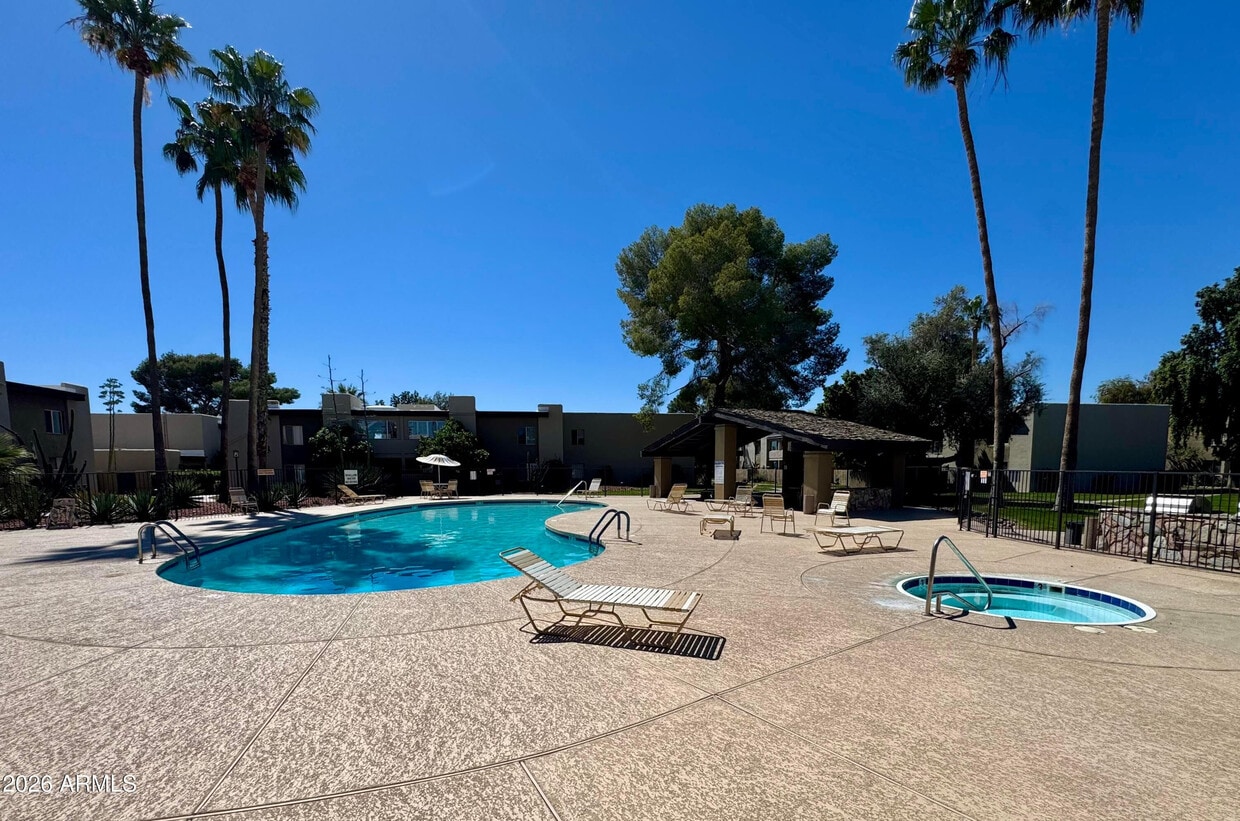 Foto del edificio - 4201 E Camelback Rd