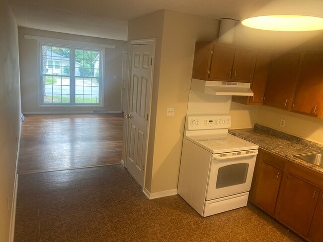 Building Photo - 3113 Erskine Dr