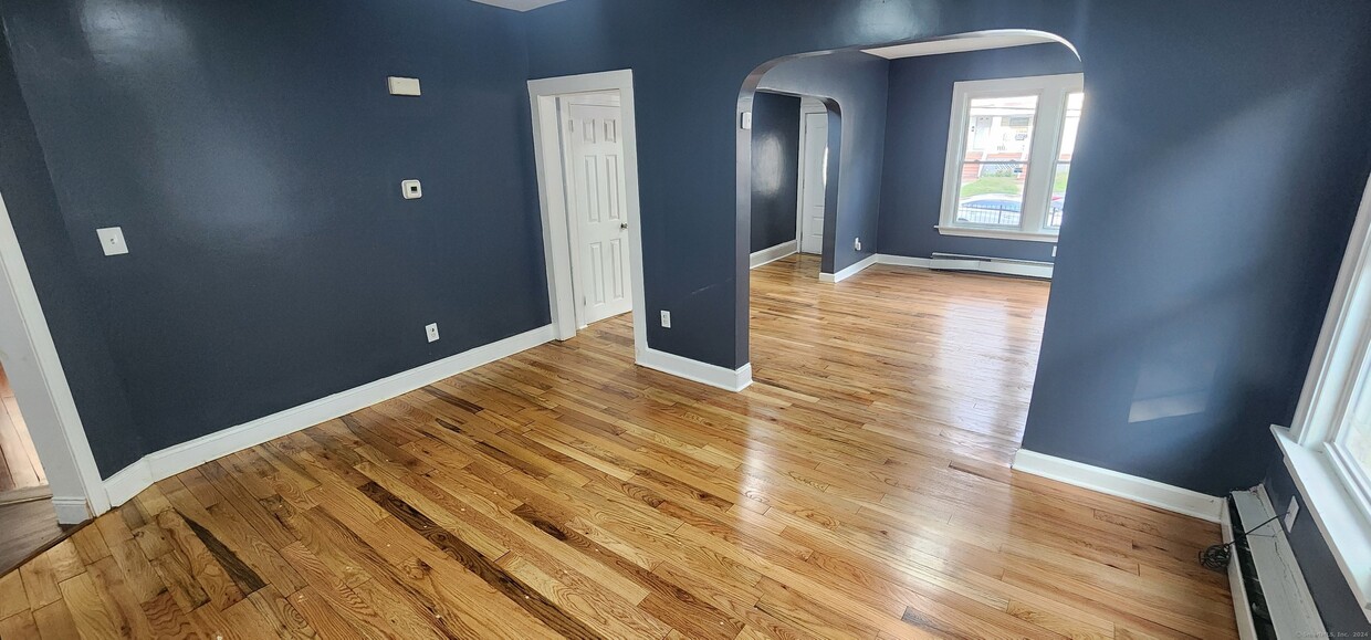 Primary Photo - 155 Edgewood St