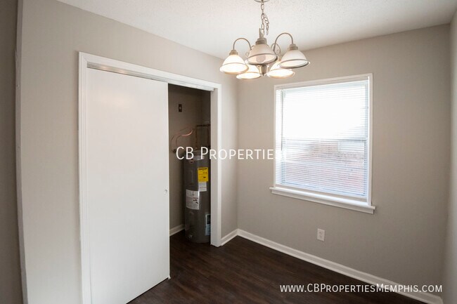 Foto del edificio - 8226 Whitehead Dr