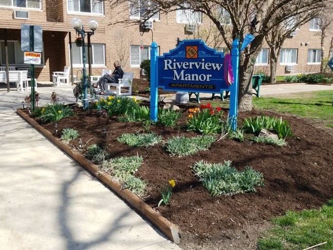 Foto del edificio - Riverview Manor