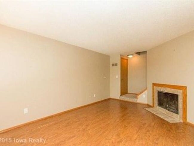 Building Photo - 3 bedroom 2 bath