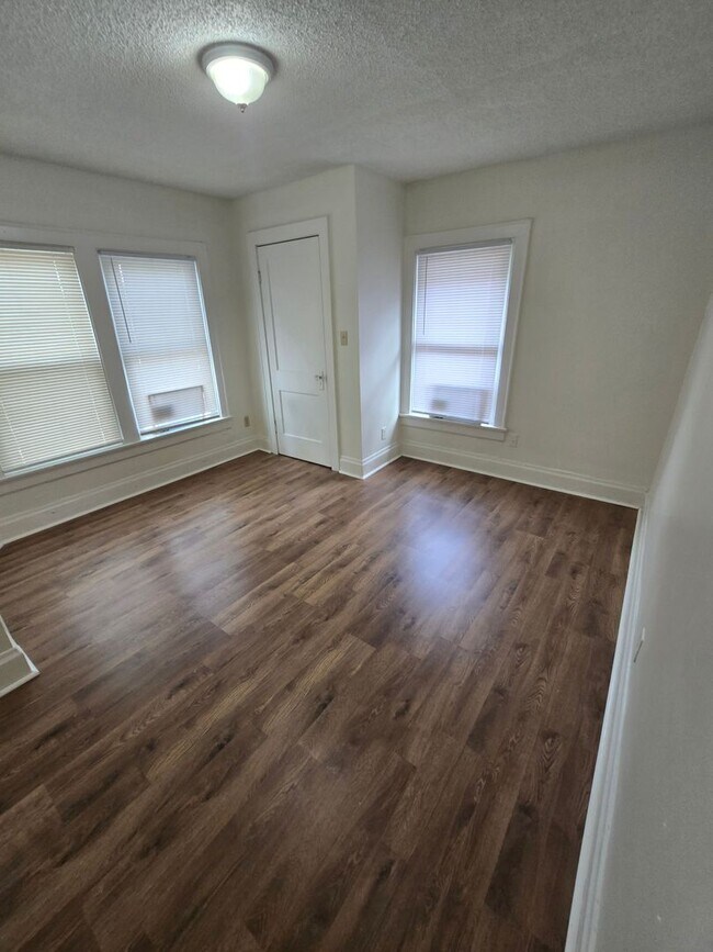 Foto del edificio - 2555-2557-2557 Sullivant Ave