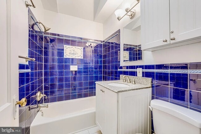 Building Photo - 2957 Strathmeade St