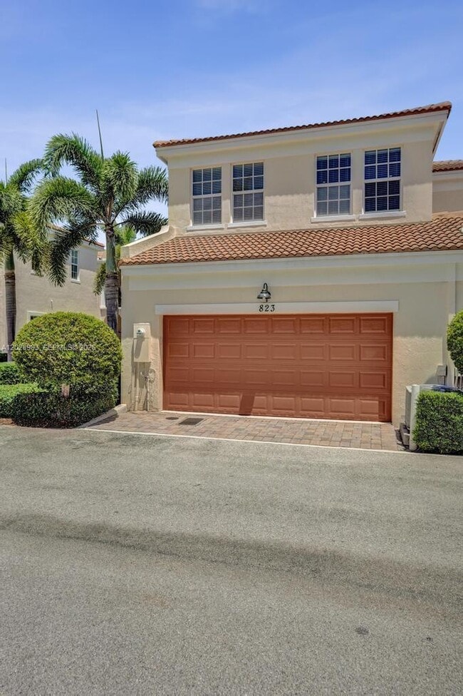 Foto del edificio - 823 NW 82nd Ln