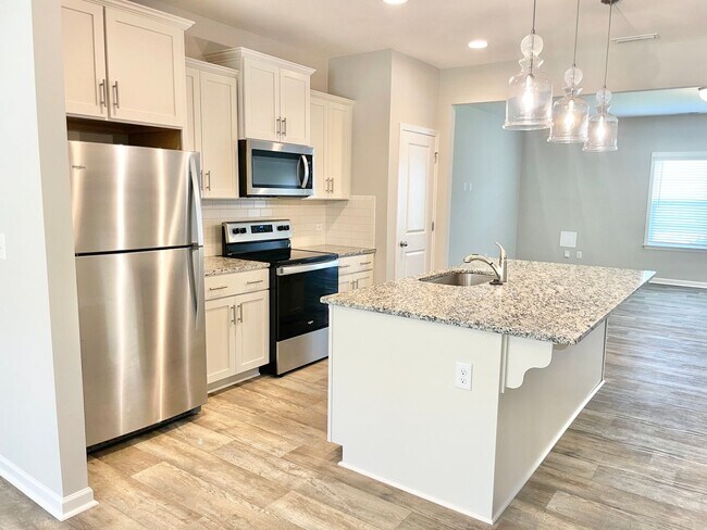 Foto del edificio - 3 Bedroom Townhome with detached garage.  ...