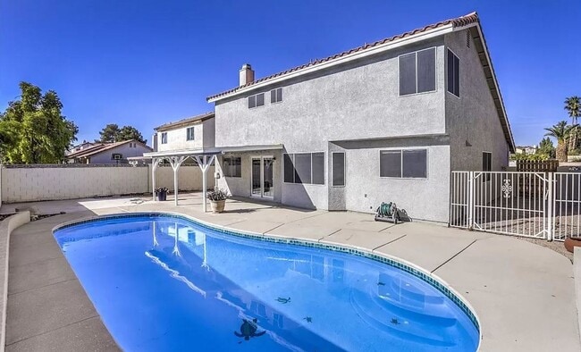 Building Photo - Henderson Green Valley with POOL!