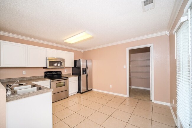 Building Photo - Great 3 bedroom in Madison